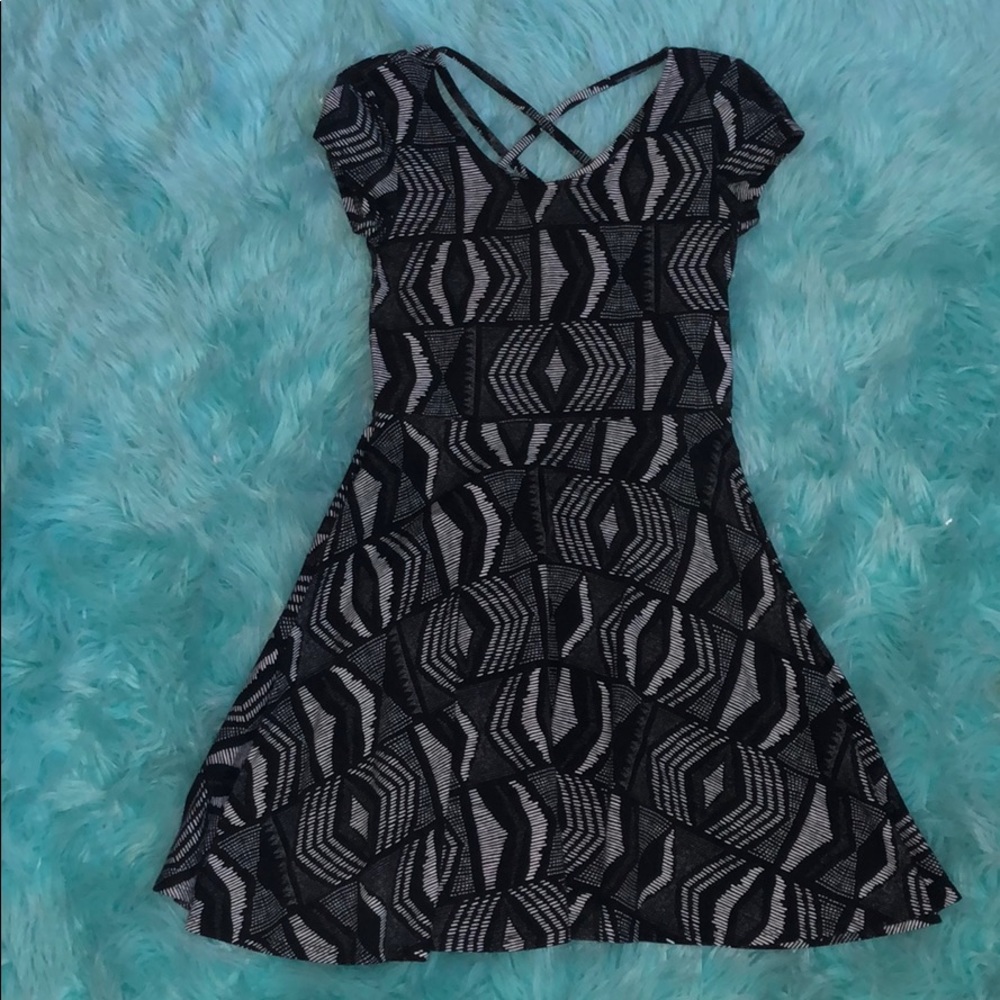 Aero Black/White Dress